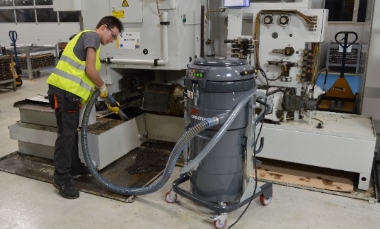 机床维护专用工业吸尘器：回收切削液、分离金属屑